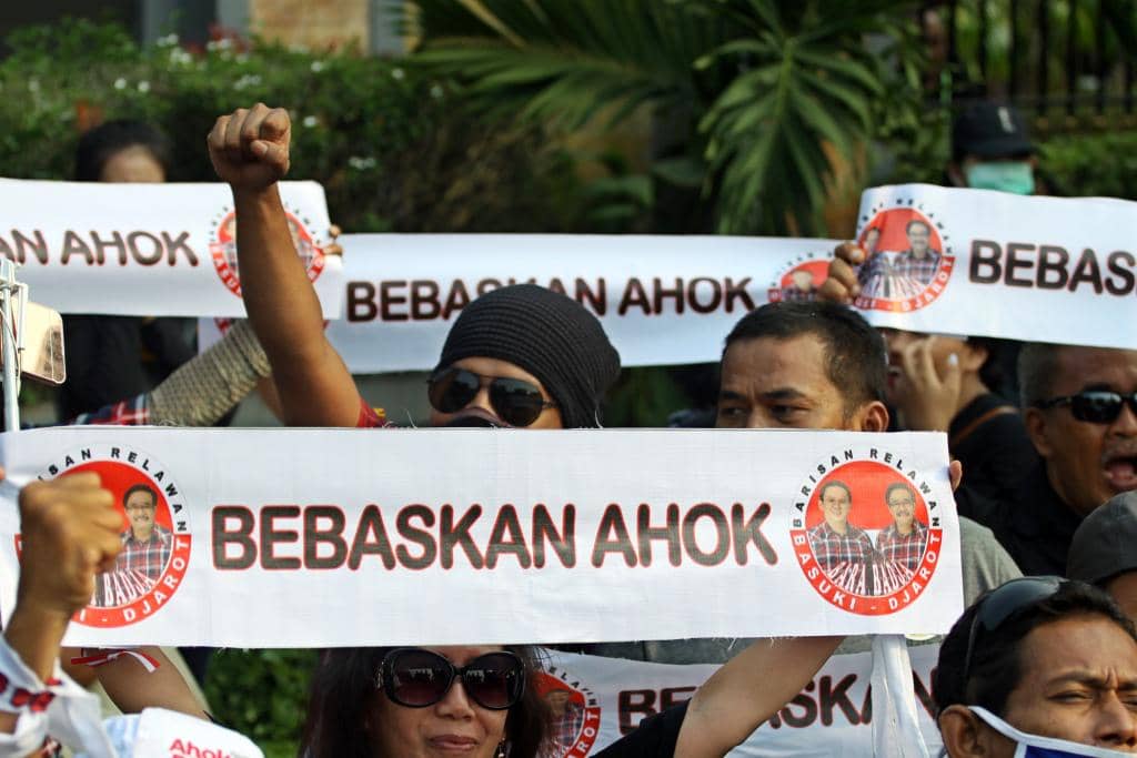 https://cdn.idntimes.com/content-images/post/20170515/antarafoto-aksi-damai-bebaskan-ahok-130517-gp-5-e87e7e96fd9a609f4eac92faf7459cfd.jpg
