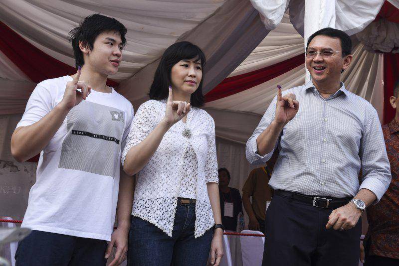 https://cdn.idntimes.com/content-images/post/20170419/antarafoto-basuki-tjahaja-purnama-memilih-0190417-hma-7-1492591665-17784-ecc92b16992a5f8edc5df27c7432fa0e.jpg