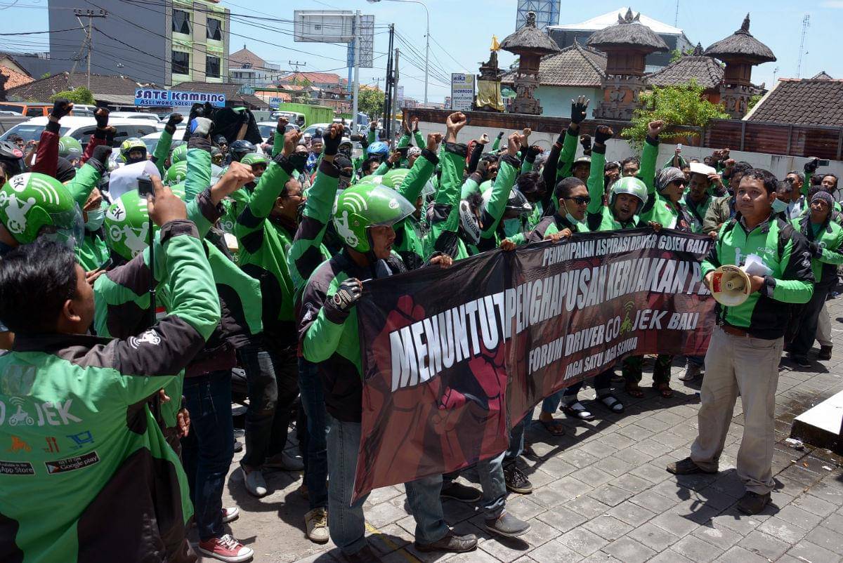 https://cdn.idntimes.com/content-images/post/20170317/antarafoto-demo-gojek-bali-270217-wra-1-77c5df8068dfe266db94d01f521504fc.jpg