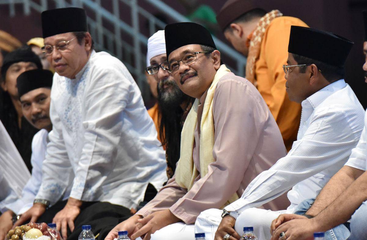 https://cdn.idntimes.com/content-images/post/20170415/antarafoto-djarot-hadiri-jakarta-bersholawat-140417-wpa-2-941dfaa76def04748555665f87744b7b.jpg