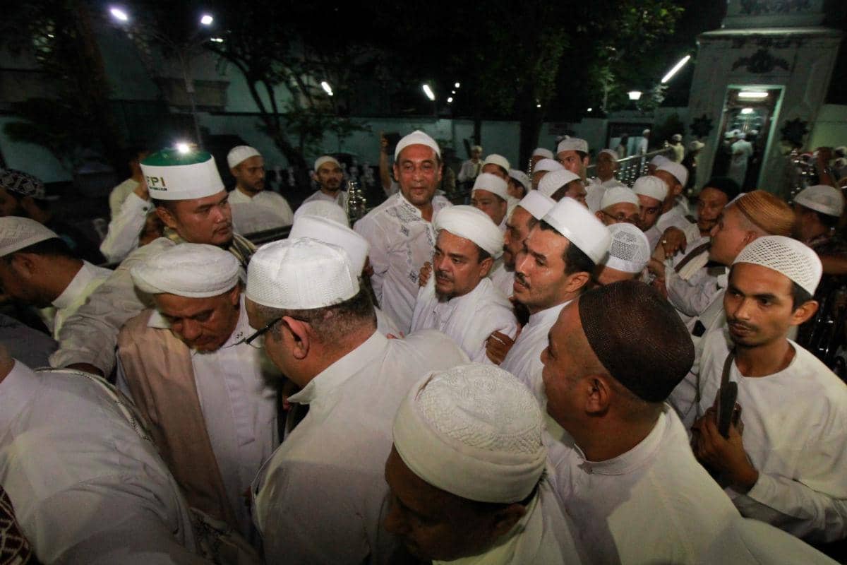 https://cdn.idntimes.com/content-images/post/20170422/antarafoto-habib-rizieq-di-ampel-110417-ds-2-888017ecb0175c5ab5a58483481cec09.jpg