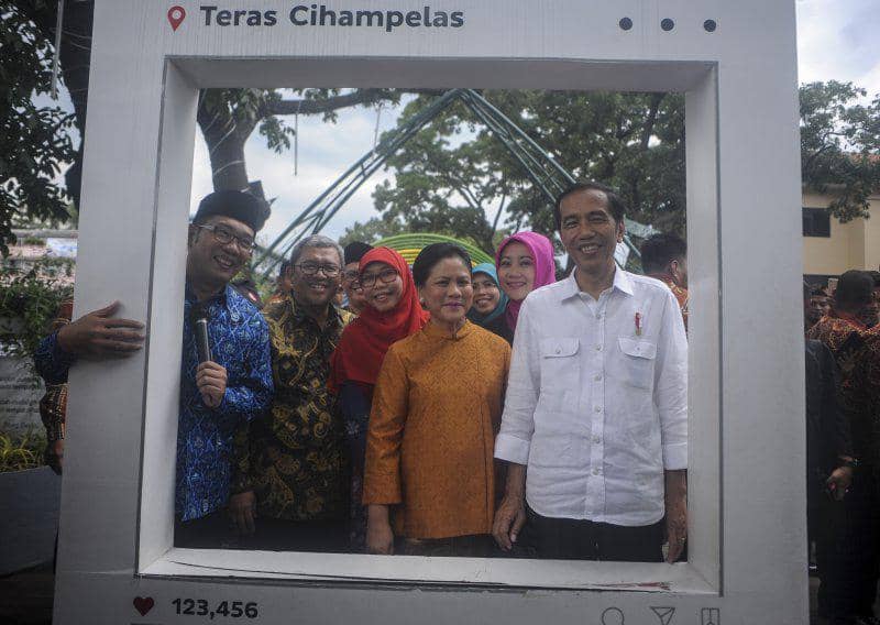 https://cdn.idntimes.com/content-images/post/20170425/antarafoto-kunjungan-kerja-presiden-ke-bandung-120417-na-2-1493104199-23546-70561fcfbece49ccb3337caae3522a51.jpg