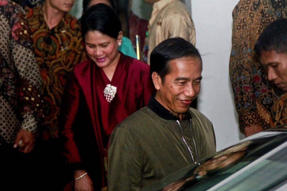https://cdn.idntimes.com/content-images/post/20170104/antarafoto-kunker-presiden-jokowi-ke-ntt-271216-kh-8906f60d8fdd4984fd3bbc69c254951e.jpg