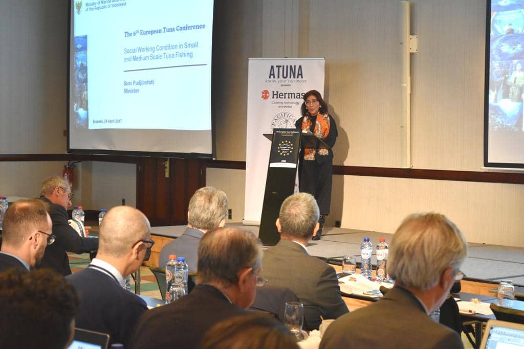 https://cdn.idntimes.com/content-images/post/20170503/antarafoto-menteri-kkp-konferensi-tuna-250417-2-537d7ee9bf125a8fbb871463beb7f644.jpg