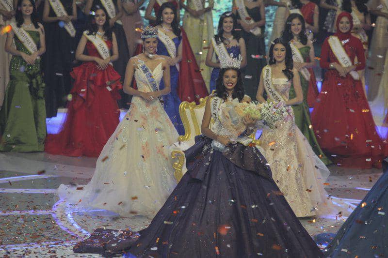 https://cdn.idntimes.com/content-images/post/20170425/antarafoto-miss-indonesia-2017-220417-adm-10-1493107187-95317-844f52d03e8a76b1aaaf82d9c4e89663.jpg