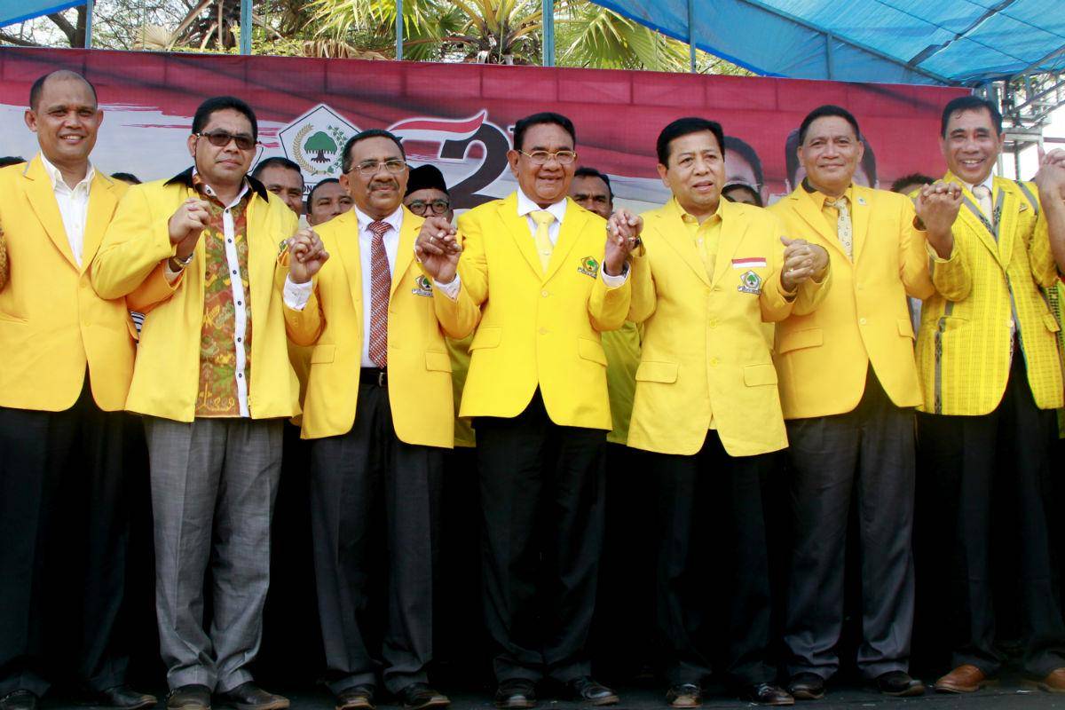 https://cdn.idntimes.com/content-images/post/20161116/antarafoto-pelantikan-pengurus-dpd-golkar-ntt-021116-kh-3-513d29b2d863cfb8e54c6d344e5dc1a6.jpg
