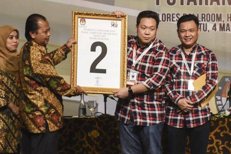 https://cdn.idntimes.com/content-images/post/20170305/antarafoto-peluncuran-pilgub-dki-putaran-kedua-040317-hma-3-1488659253-75061-3438a8e770b69d9d6c58eb76bc3312a3.jpg