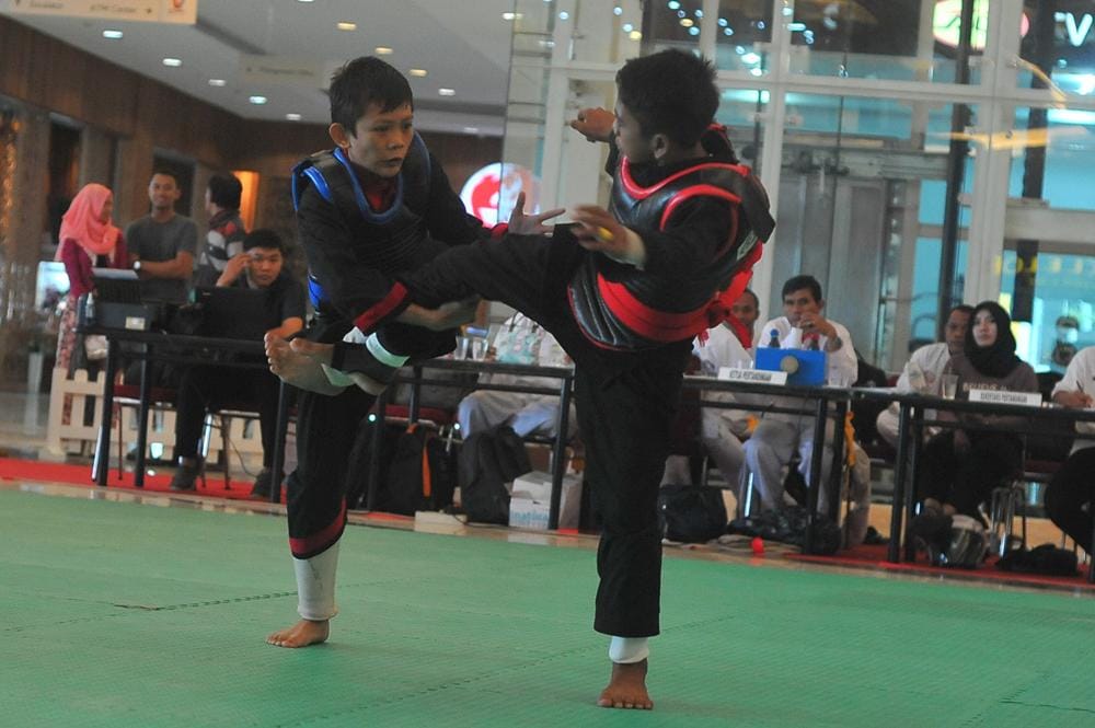 https://cdn.idntimes.com/content-images/post/20161122/antarafoto-pembibitan-atlet-silat-di-sumsel-271016-fs-1-f0babe64929a88c807c20fcee45a33c1.jpg