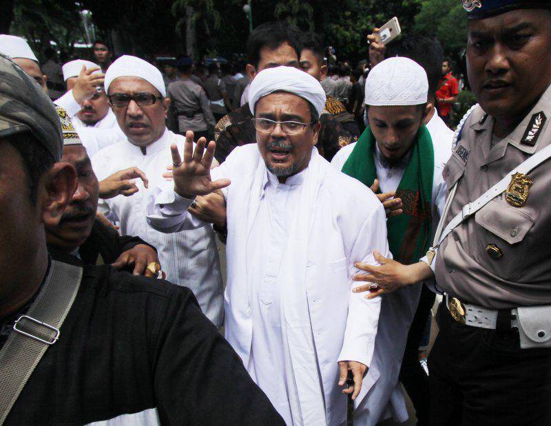 https://cdn.idntimes.com/content-images/post/20170220/antarafoto-pemeriksaan-habieb-rizieq-polda-metrojaya-230117-rn-4-1487568639-94572-8c550317320ad211a49bd65374b09ceb.jpg