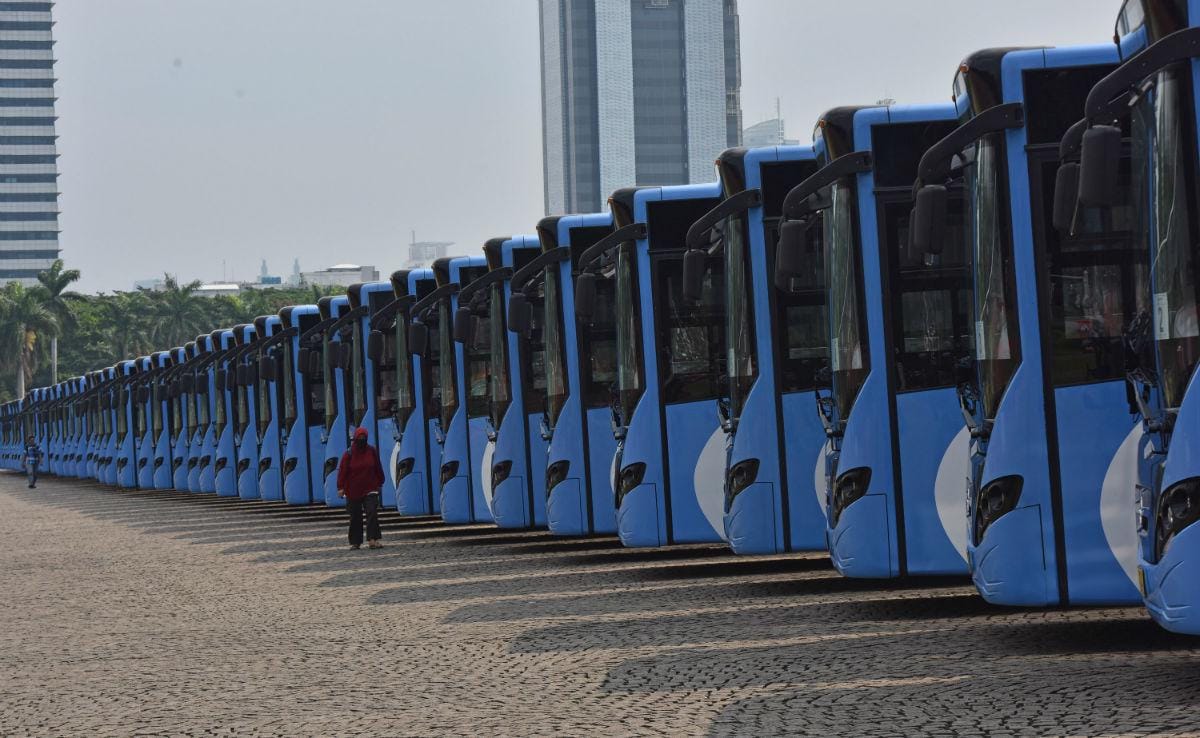 https://cdn.idntimes.com/content-images/post/20161020/antarafoto-penambahan-armada-bus-transjakarta-191016-wpa-5-5f03330aad2288d4b3dec437b1355558.jpg