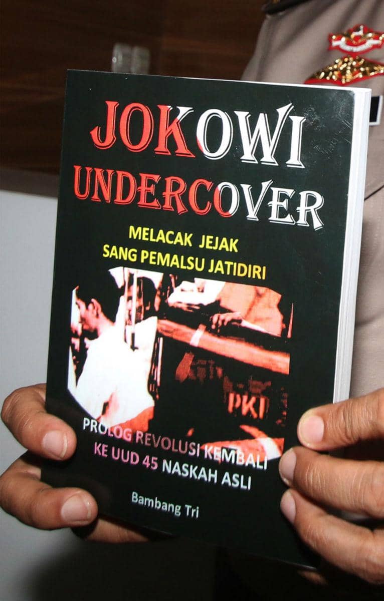 https://cdn.idntimes.com/content-images/post/20170104/antarafoto-penulis-buku-jokowi-undercover-ditahan-030117-riv-4-de1e0f85cd3be68511f7c661d7172f1b.jpg