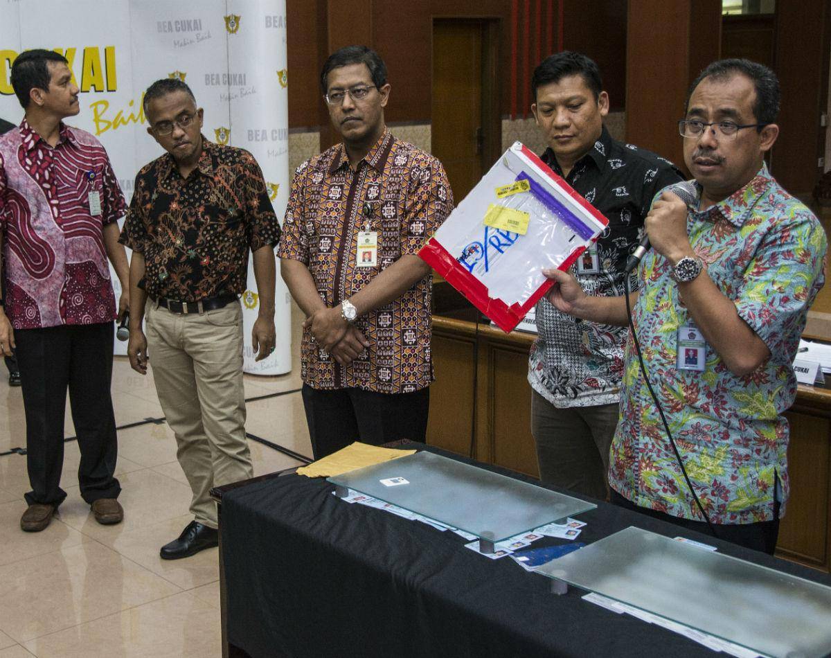 https://cdn.idntimes.com/content-images/post/20170309/antarafoto-permasalahan-impor-ktp-npwp-100217-aaa-6-48254bb3c534d605d4887876b8daef6e.jpg
