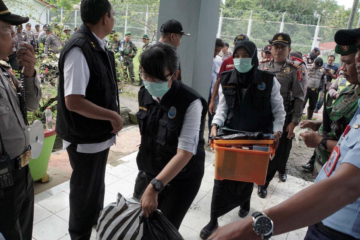 https://cdn.idntimes.com/content-images/post/20170203/antarafoto-persiapan-razia-lapas-narkotika-nusakamabangan-020217-iz-3-9604cb437c31f717f316a9de7094e1d6.jpg