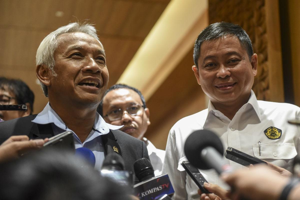 https://cdn.idntimes.com/content-images/post/20170223/antarafoto-pertemuan-menteri-esdm-pimpinan-dpr-200217-hma-2-df8258e3377e5769032493cedead902d.jpg