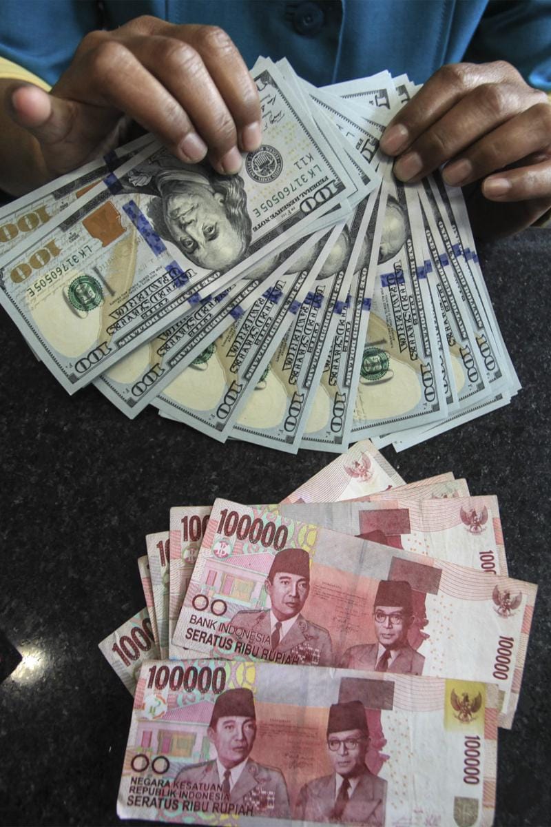https://cdn.idntimes.com/content-images/post/20161124/antarafoto-rupiah-melemah-terhadap-dollar-111116-adm-3-900eea1c81808dd361d5c620c61855af.jpg