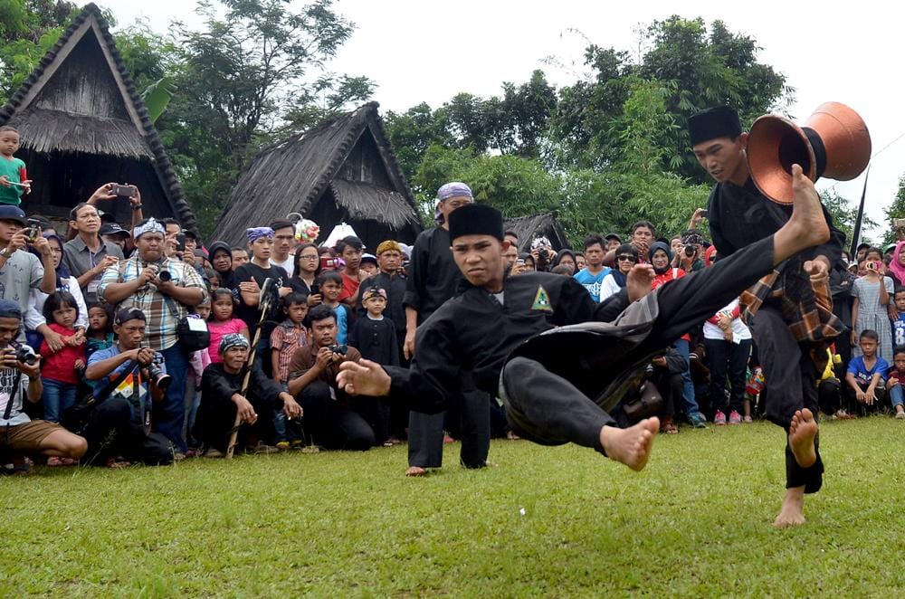https://cdn.idntimes.com/content-images/post/20161122/antarafoto-seni-bela-diri-silat-cimande-231016-ysw-a1f2de7b8d90fbb937162f62225f81f0.jpg