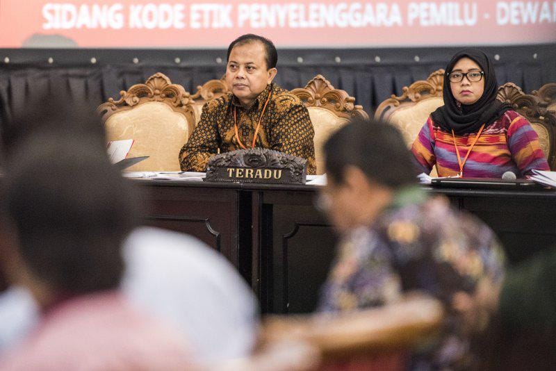https://cdn.idntimes.com/content-images/post/20170331/antarafoto-sidang-kode-etik-penyelenggara-pemilu-300317-agr-3-1490933637-82594-f979484c3d1524cb0e8e2051266d5101.jpg
