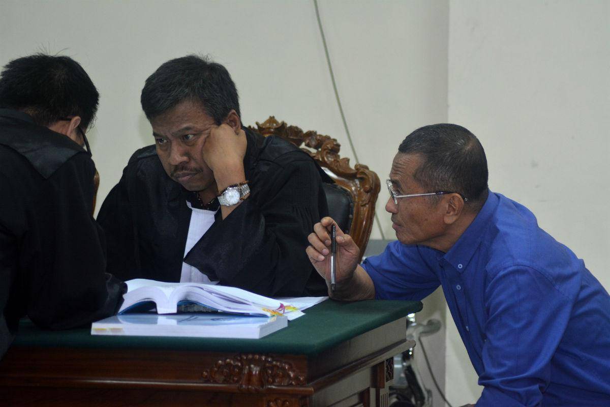 https://cdn.idntimes.com/content-images/post/20170204/antarafoto-sidang-korupsi-dahlan-iskan-170117-um-2-865db62778d764267f83c1960a369072.jpg