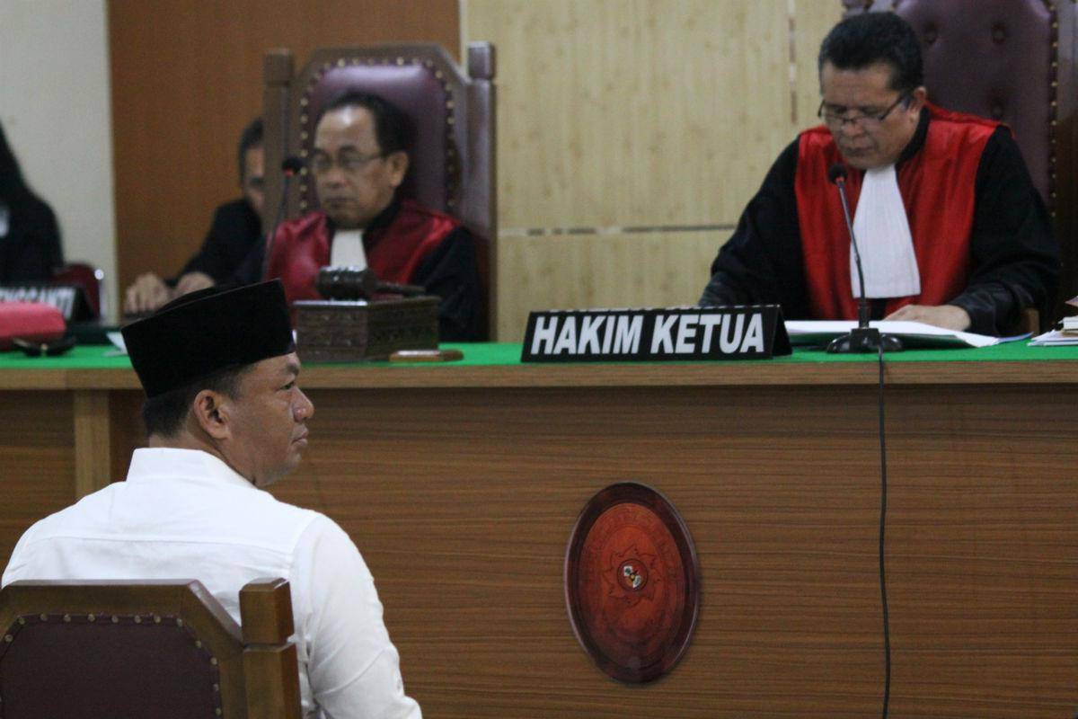 https://cdn.idntimes.com/content-images/post/20161112/antarafoto-sidang-terdakwa-kasus-vaksin-palsu-bekasi-111116-ris-5-416b275039598333243fc00f6a3d09be.jpg