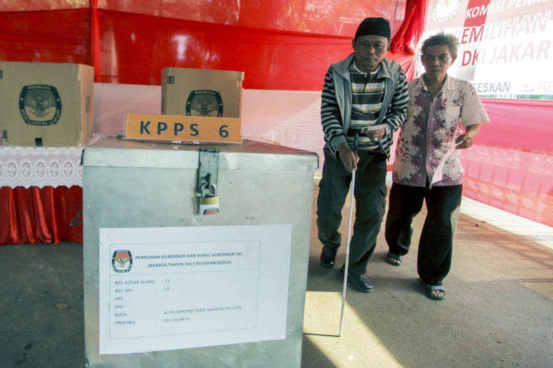 https://cdn.idntimes.com/content-images/post/20170417/antarafoto-simulasi-pilkada-dki-jakarta-putaran-kedua-140417-adm-1-1492407072-27561-fae6f2b7923bf110733656b30ef16c30.jpg