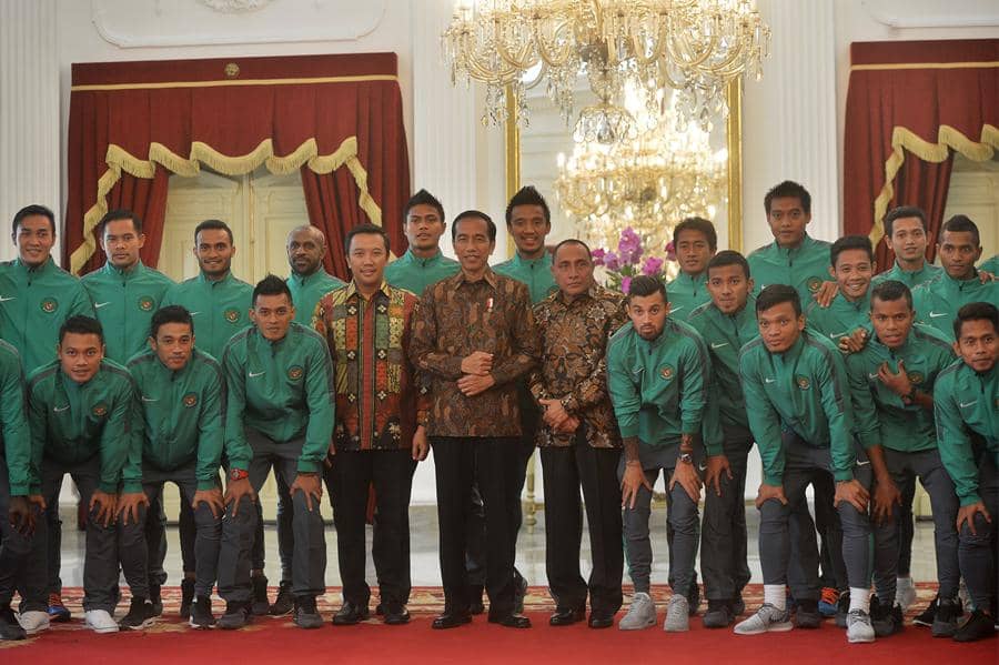 https://cdn.idntimes.com/content-images/post/20170104/antarafoto-timnas-sepakbola-aff-dijamu-presiden-191216-ym-6-c21ec91276769db3e25fd2ca43ddfb66.jpg