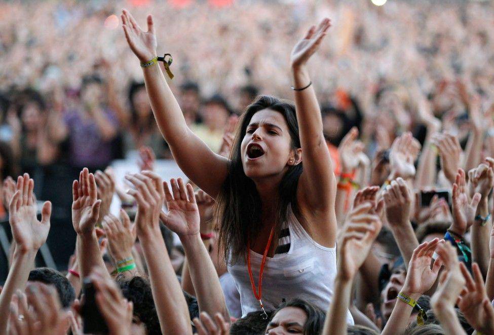 http://cdn.idntimes.com/content-images/post/20160229/ap-portugal-pop-music-fetival-15jul12-975x661-bd8e566bfef86848d0ee16408a885194.jpg