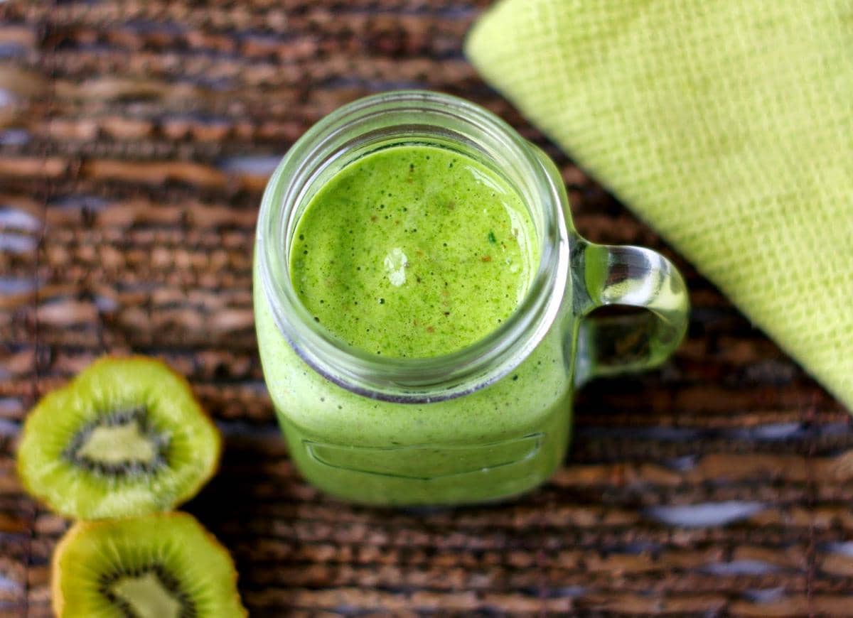 http://cdn.idntimes.com/content-images/post/20160623/apple-and-kiwi-fruit-green-smoothie-04-e45fd413b340193277ea6139aa55f3d4.jpg