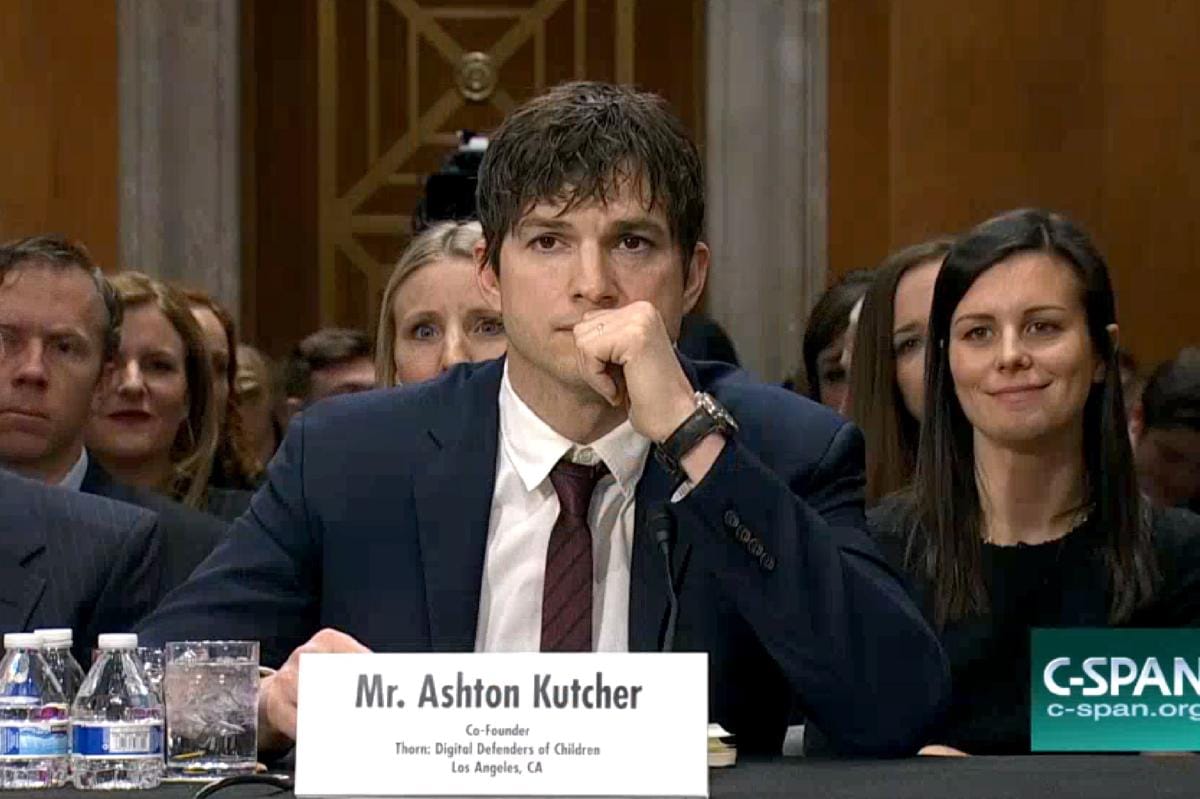 https://cdn.idntimes.com/content-images/post/20170216/ashton-kutcher-96d169f7998fa2b746694f40183c3018.jpg