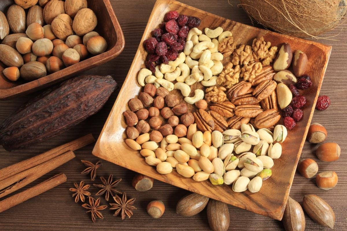 https://cdn.idntimes.com/content-images/post/20170207/assorted-nuts-in-wooden-bowl-084e5b954f5d57074f4f7858fd352ddd.jpg