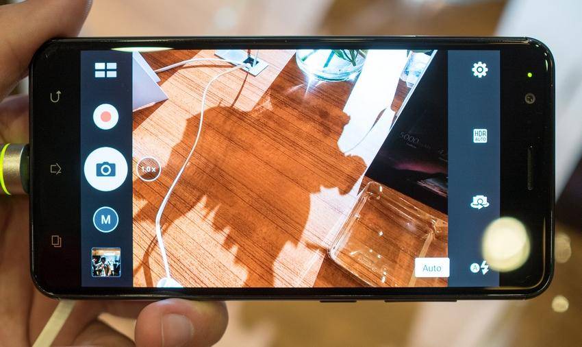 https://cdn.idntimes.com/content-images/post/20170404/asus-zenfone-3-zoom-9eaea08523804e83c594d13807e50225.jpg