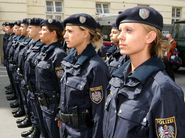 https://cdn.idntimes.com/content-images/post/20170326/austrian-police-8fdad3cdcd413107487dd77041525d51.jpg