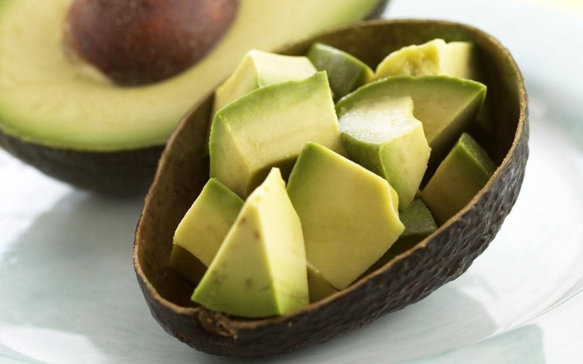 https://cdn.idntimes.com/content-images/post/20170407/avocado-sliced-peeled-71593-2560x1600-9e7c0ccc8343f8499cf1fa95bcd0dcec.jpg