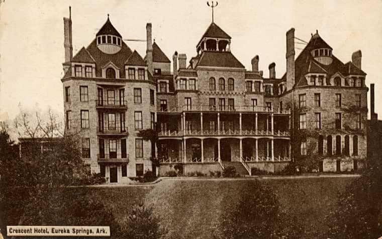 http://cdn.idntimes.com/content-images/post/old/b6bd8-Crescent_Hotel-_Eureka_Springs-_Arkansas_-_circa_1886_wikimedia_org.jpg