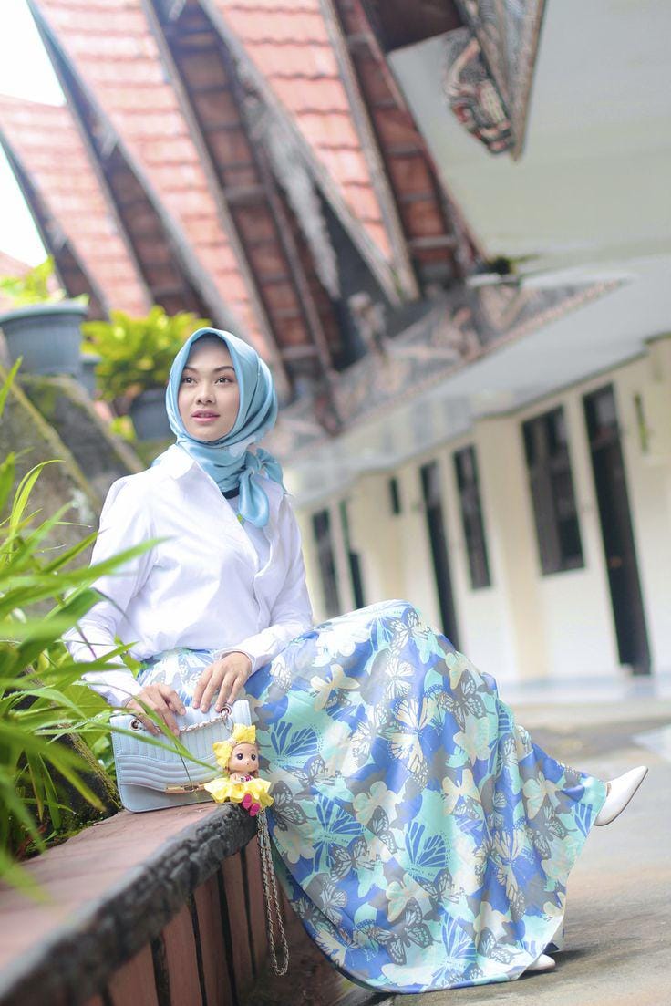 https://cdn.idntimes.com/content-images/post/20170510/baju-muslim-pesta-modern-431665ca93540fd11e9f6dc55c973fa0.jpg