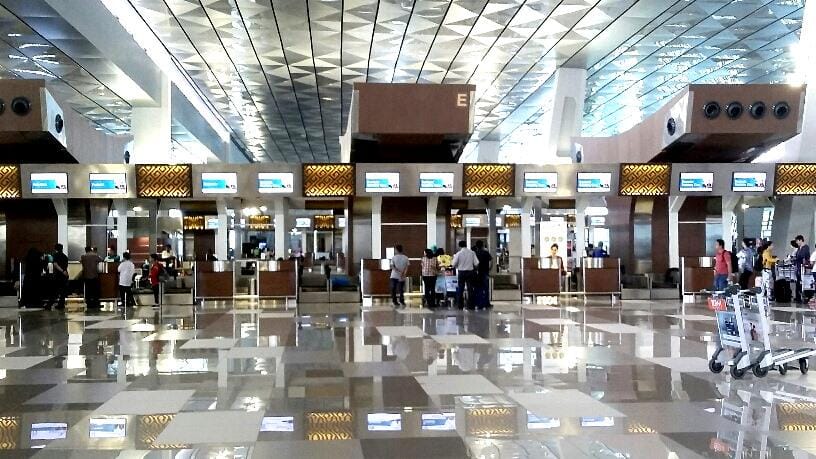 https://cdn.idntimes.com/content-images/post/20161104/bandara3-8d7b8e3313ce29a4f597d74e10994a5b.jpg