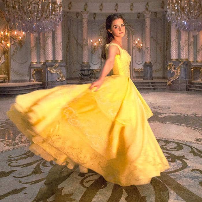 https://cdn.idntimes.com/content-images/post/20161106/belle-gold-dress-emma-watson-beauty-and-the-beast-1-a07a5c0c8350f0fcd803bcc63889ec14.jpg