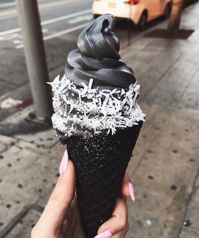 https://cdn.idntimes.com/content-images/post/20170427/black-ice-cream-cone-little-damage-8-590085f40b13e-700-d3b09aefa0d8e10ffc50d26d8ddaee00.jpg