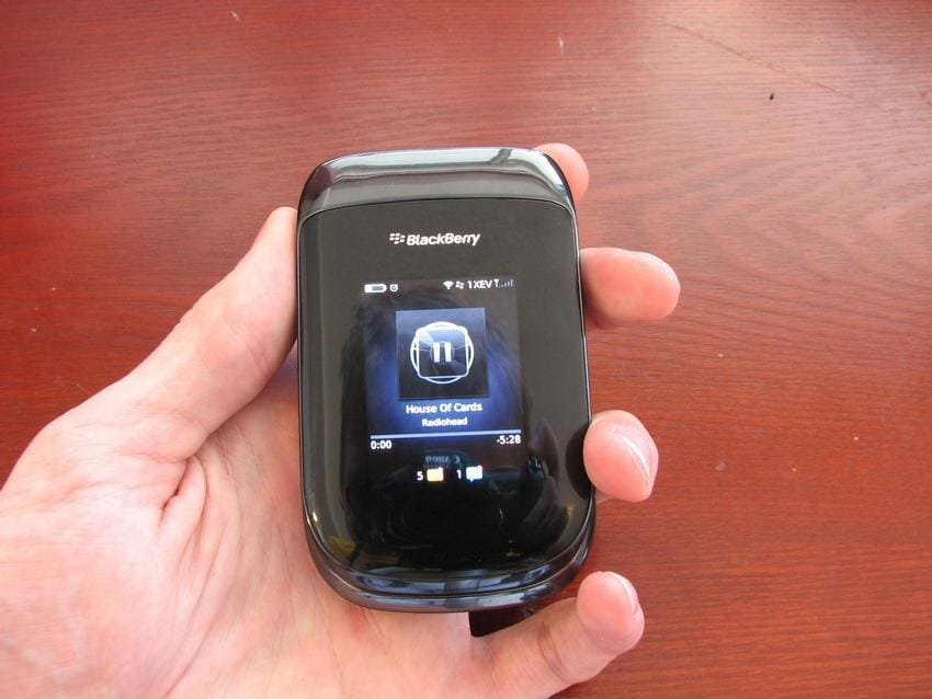 https://cdn.idntimes.com/content-images/post/20170207/blackberry-9760-oxford-b278798147c874aa2b3a770cdb71f442.jpg