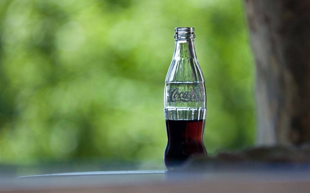 https://cdn.idntimes.com/content-images/post/20161012/bottles-coca-cola-coke-green-soda-f58e7112c31b22a2157bad7e1648b303.jpg