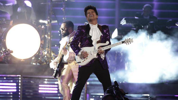 https://cdn.idntimes.com/content-images/post/20170213/bruno-mars-tribute-prince-af1e130f067c436136adfcdbe6dfb8a9.jpg