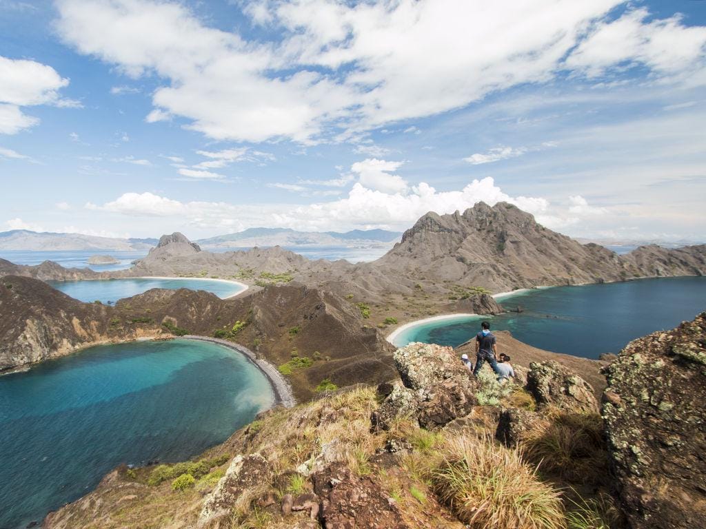 http://cdn.idntimes.com/content-images/post/20160425/bukit-padar-cebe85982a0637a1bbf63f9fa7889e2e.jpg