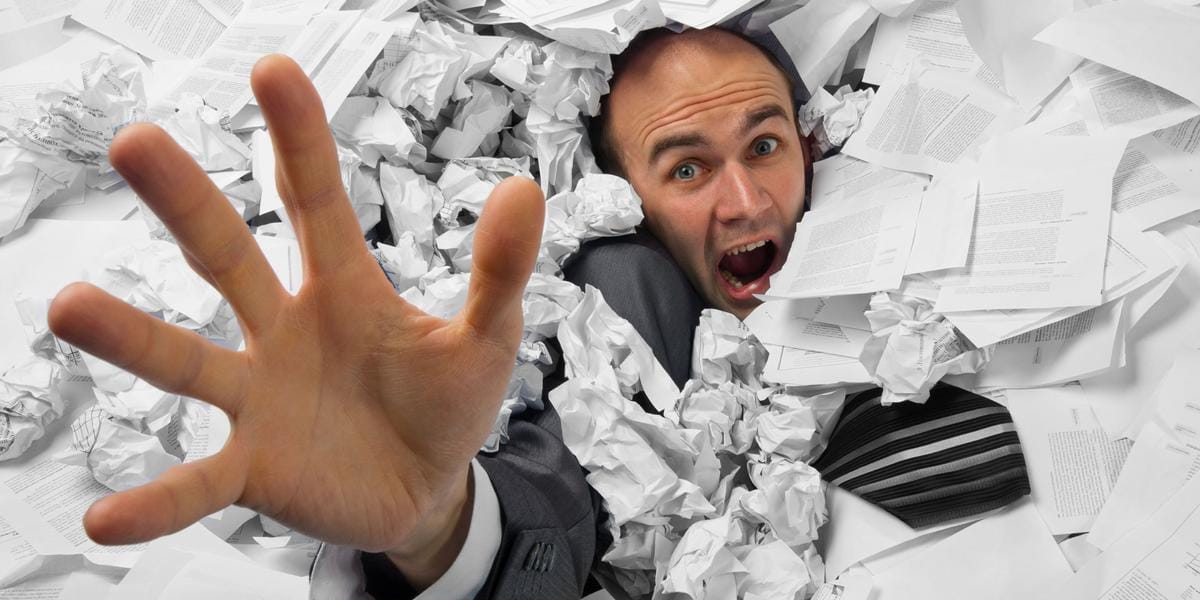 https://cdn.idntimes.com/content-images/post/20170321/business-man-drowning-in-paperwork-cdd7f42dfc25c3e773d54331341d6aa3.jpg