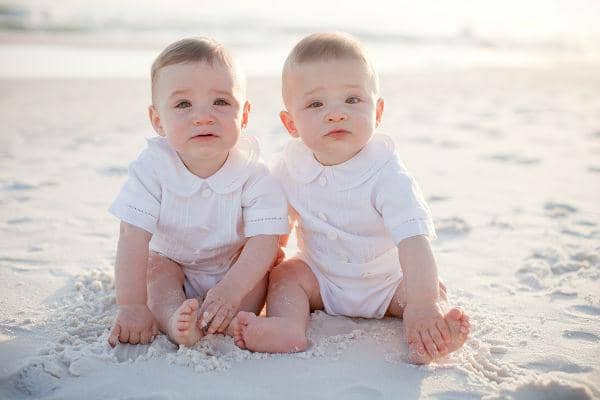 http://cdn.idntimes.com/content-images/post/old/c93e3-twins15_imgkid.jpg