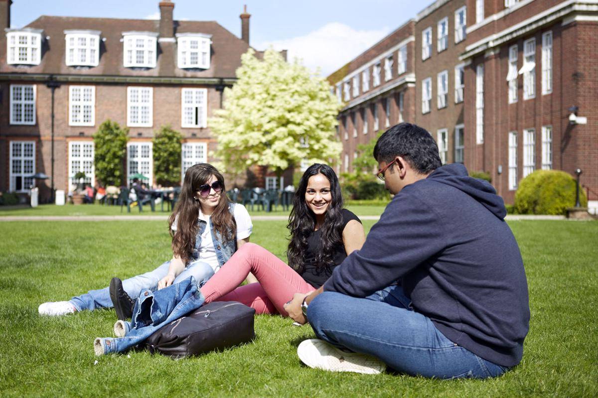 https://cdn.idntimes.com/content-images/post/20170301/campus-3students-4bc37c2de4feaa6ce2b2765facfdb1f1.jpg