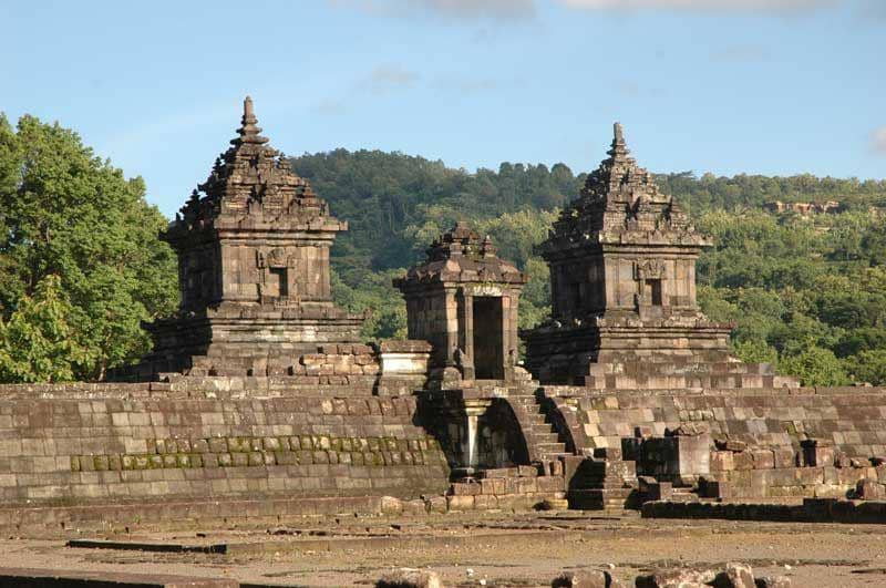http://cdn.idntimes.com/content-images/post/20160128/candi-barong-1-bb95a41c6cb39f7cee0f24f49cc46c64.jpg