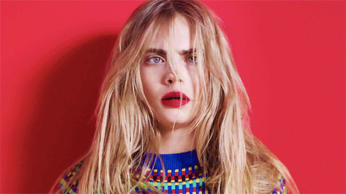 https://cdn.idntimes.com/content-images/post/20161128/cara-delevingne-messy-hair-gif-0485f7f3e3bf8ab59c376510e901b6df.gif