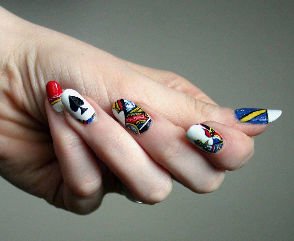 http://cdn.idntimes.com/content-images/post/20160826/cards-nail-art-d33cc6b689561857df068a78efcb2911.jpg