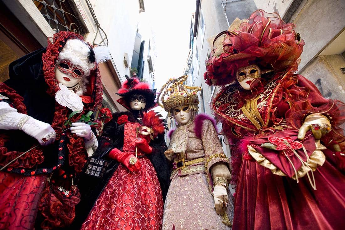 https://cdn.idntimes.com/content-images/post/20161016/carnival-venice-italy080-2-d890bacb2b94bc6437da8162348253dd.jpg