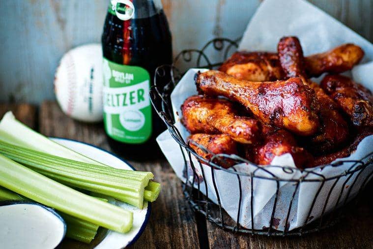 https://cdn.idntimes.com/content-images/post/20170331/cayenne-chicken-drumsticks-with-blue-cheese-dipping-sauce-14519-1-93987e80047bca4c8b55868696c904ad.jpg