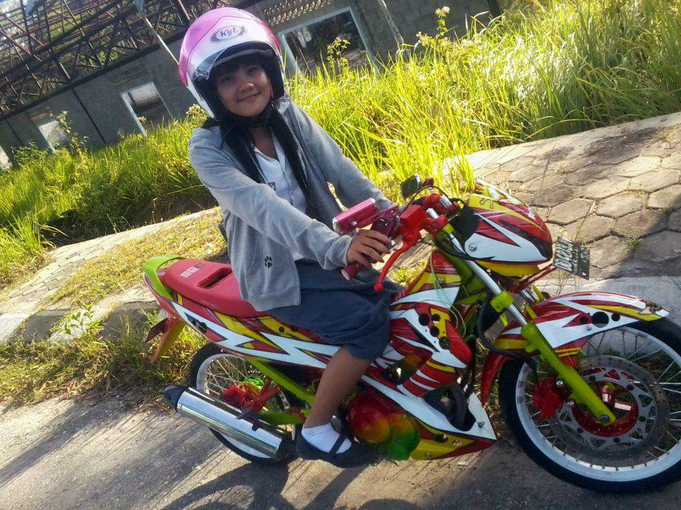 https://cdn.idntimes.com/content-images/post/20170504/cewek-naik-motor-modif-1d461a093ded1474a8cbe0d8b5943833.jpg